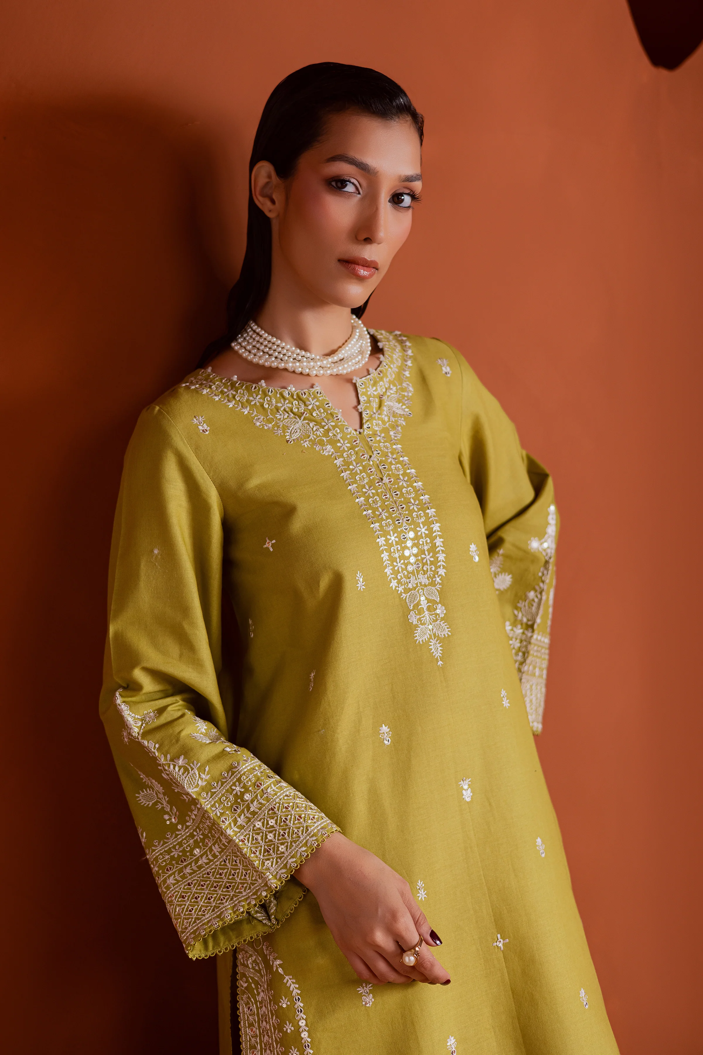 Dazy 2Pc - Embroidered Khaddar Dress - Image 3