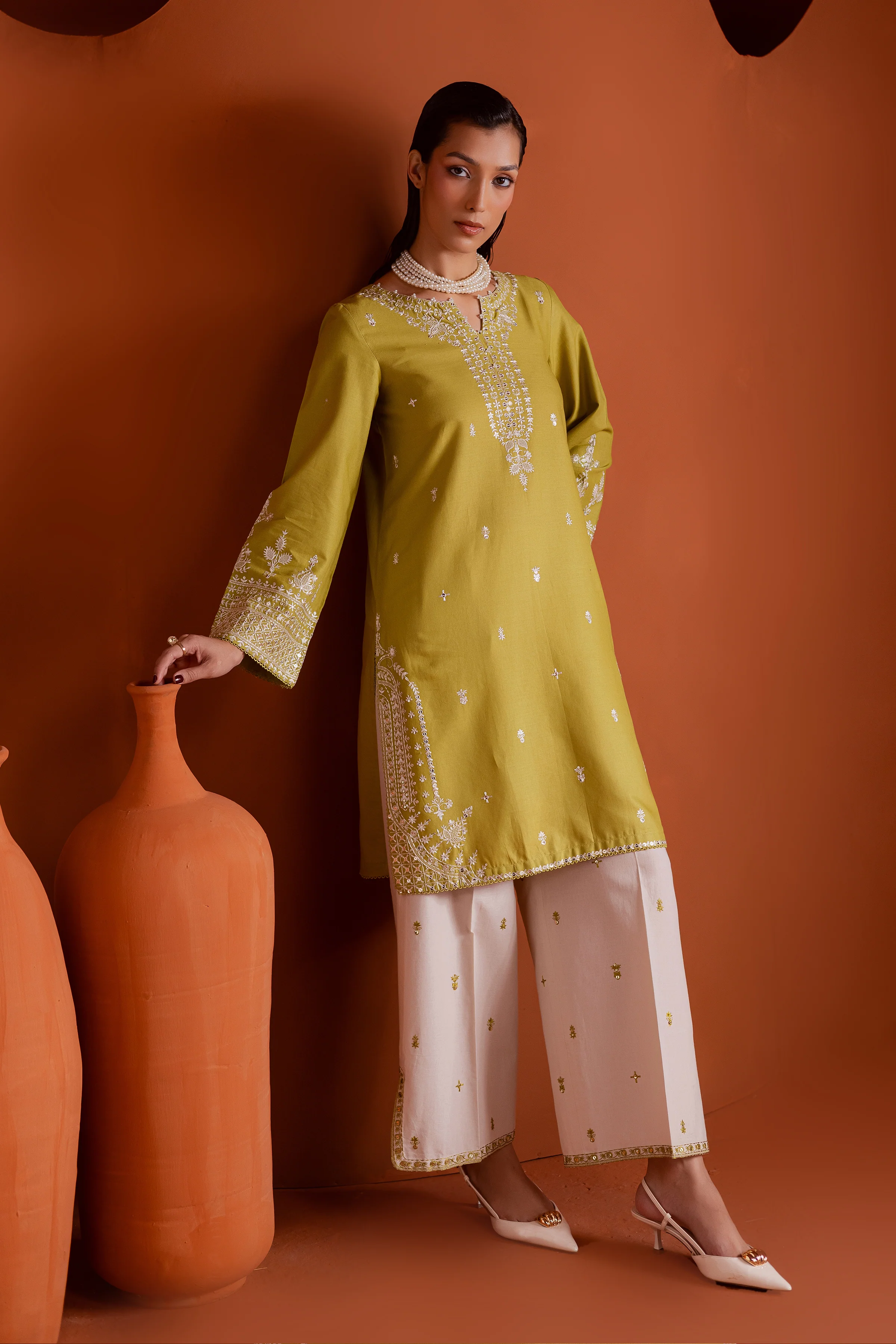 Dazy 2Pc - Embroidered Khaddar Dress - Image 5
