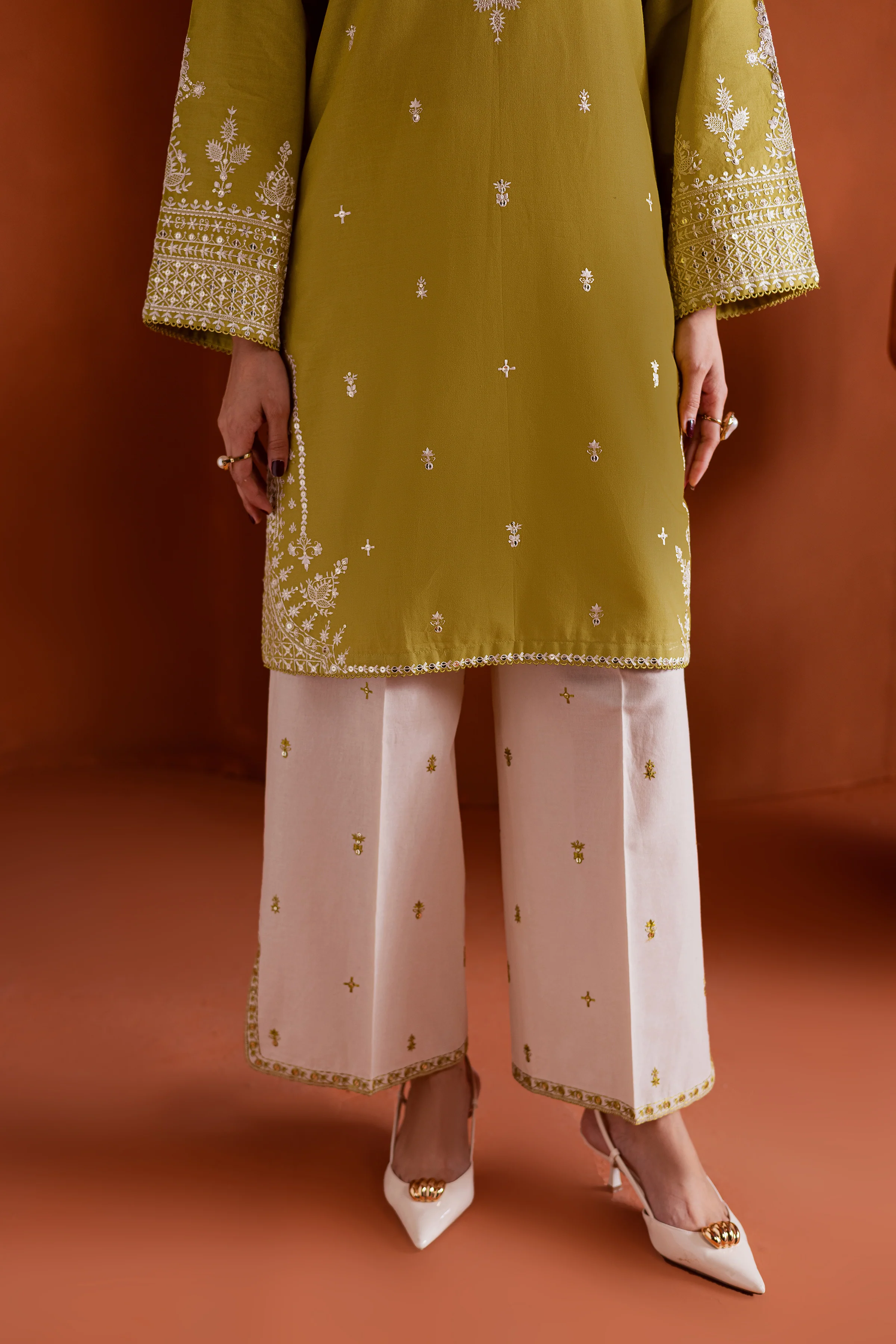 Dazy 2Pc - Embroidered Khaddar Dress - Image 7