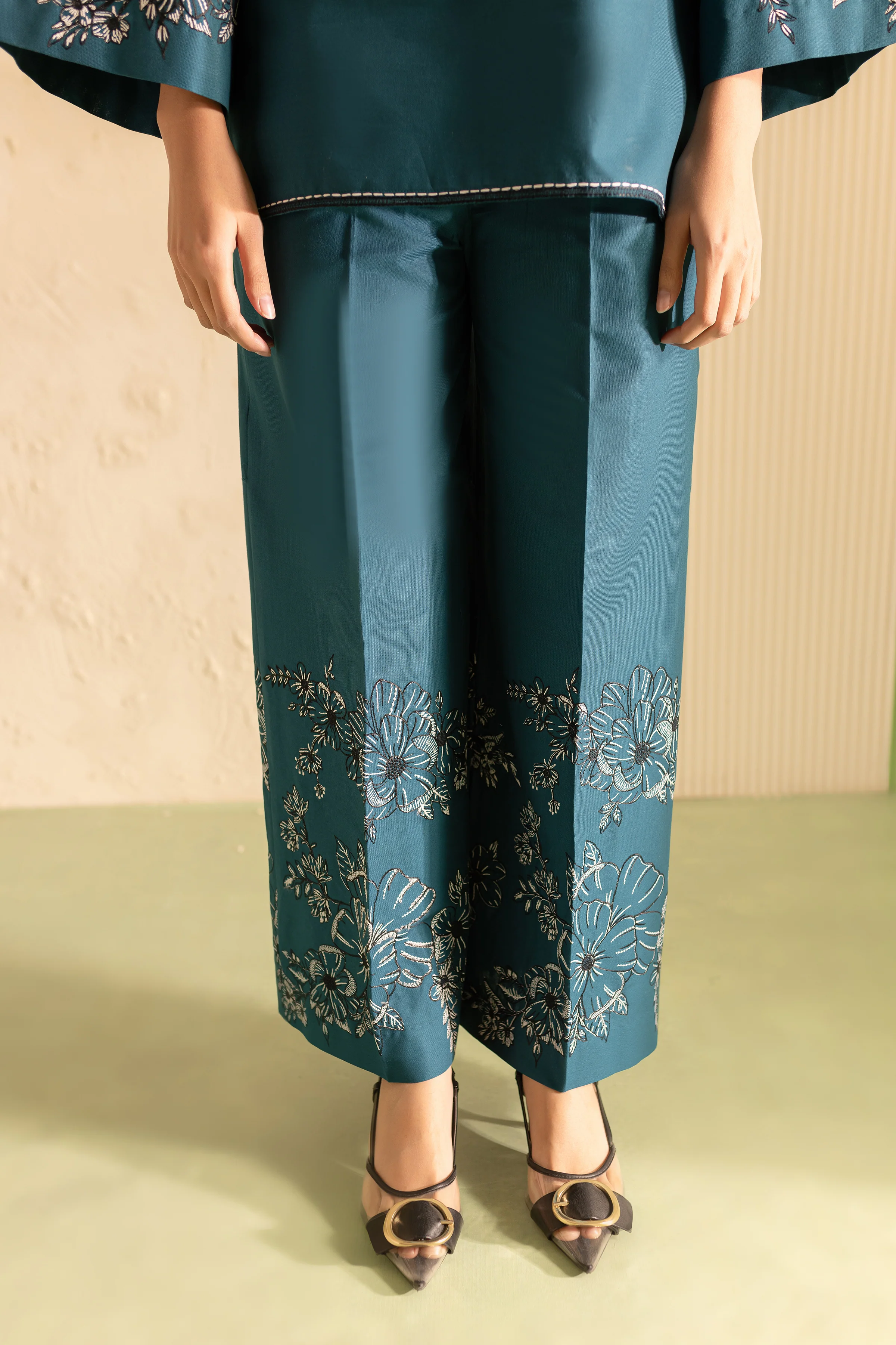 Hyelin 2Pc - Embroidered Khaddar Dress - Image 9