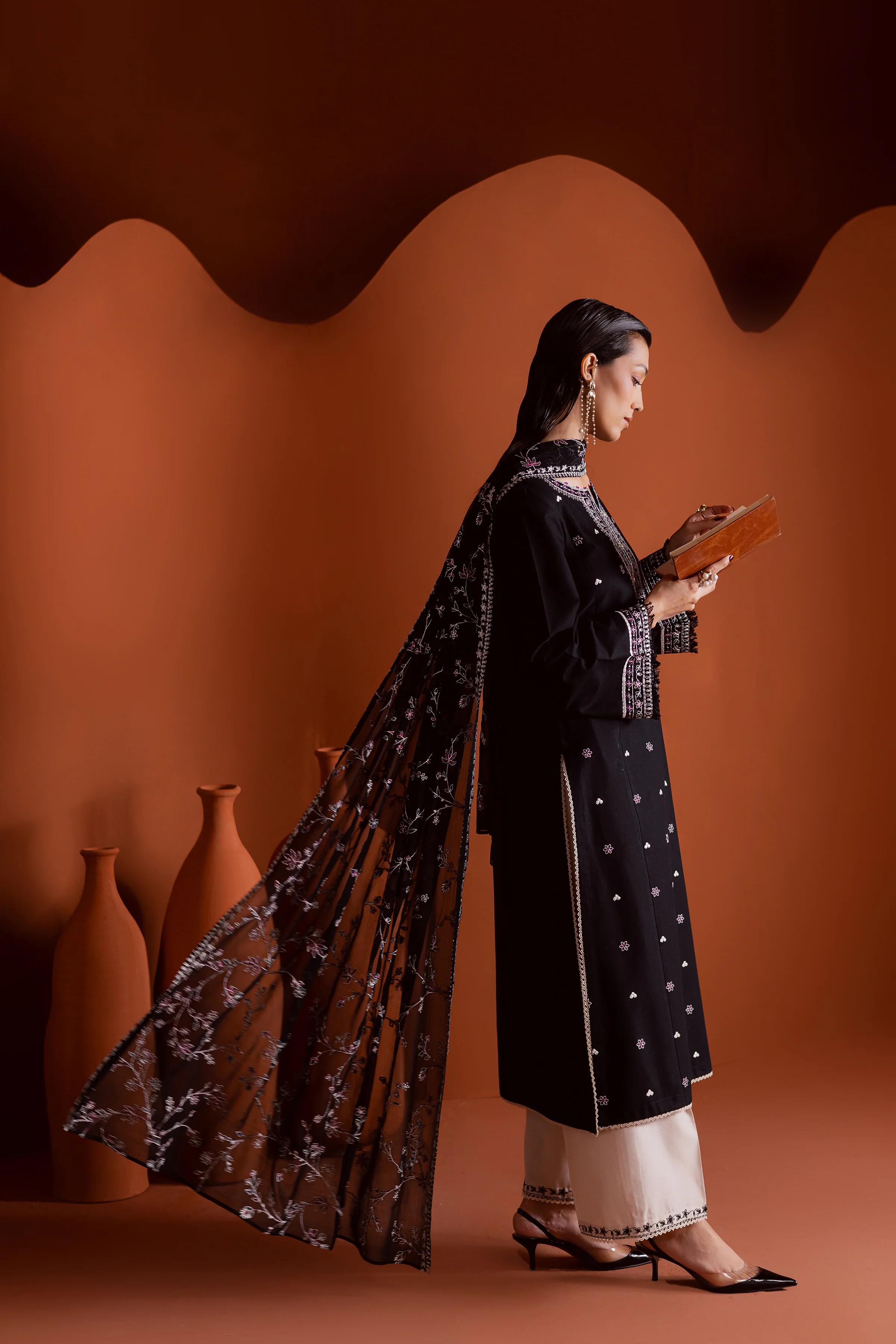 Noirline 3Pc - Embroidered Khaddar Dress - Image 5