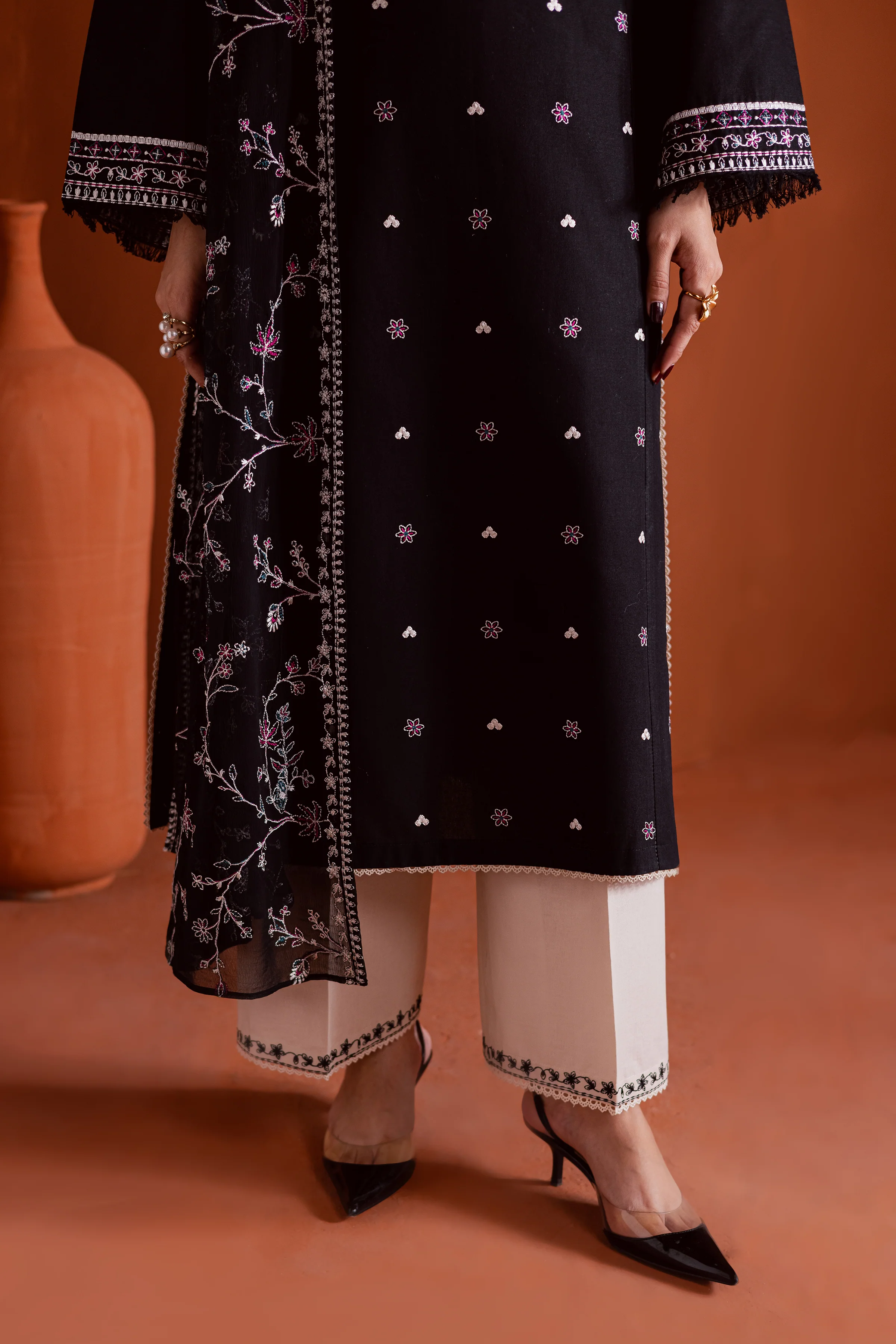 Noirline 3Pc - Embroidered Khaddar Dress - Image 7